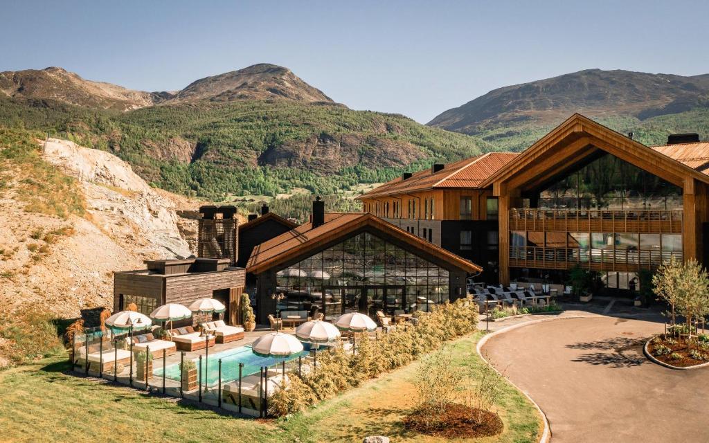 Utomhuspool & Matsal