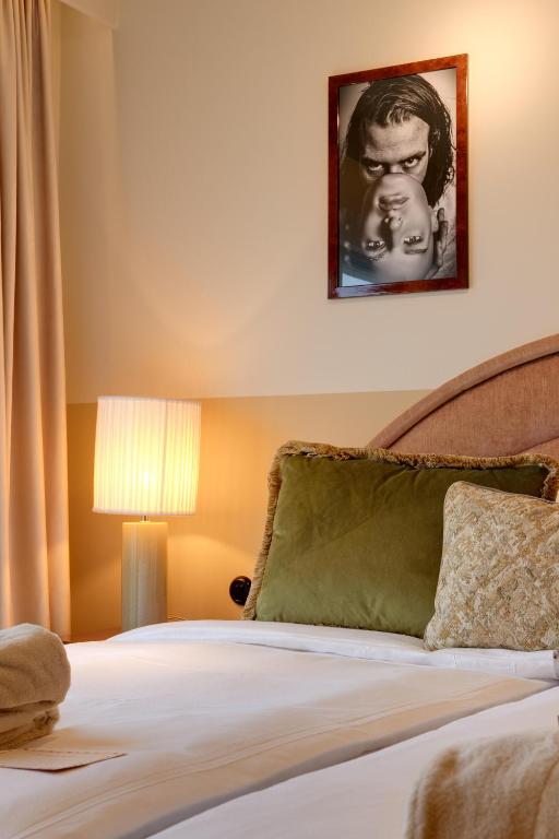 Country Club Gallery