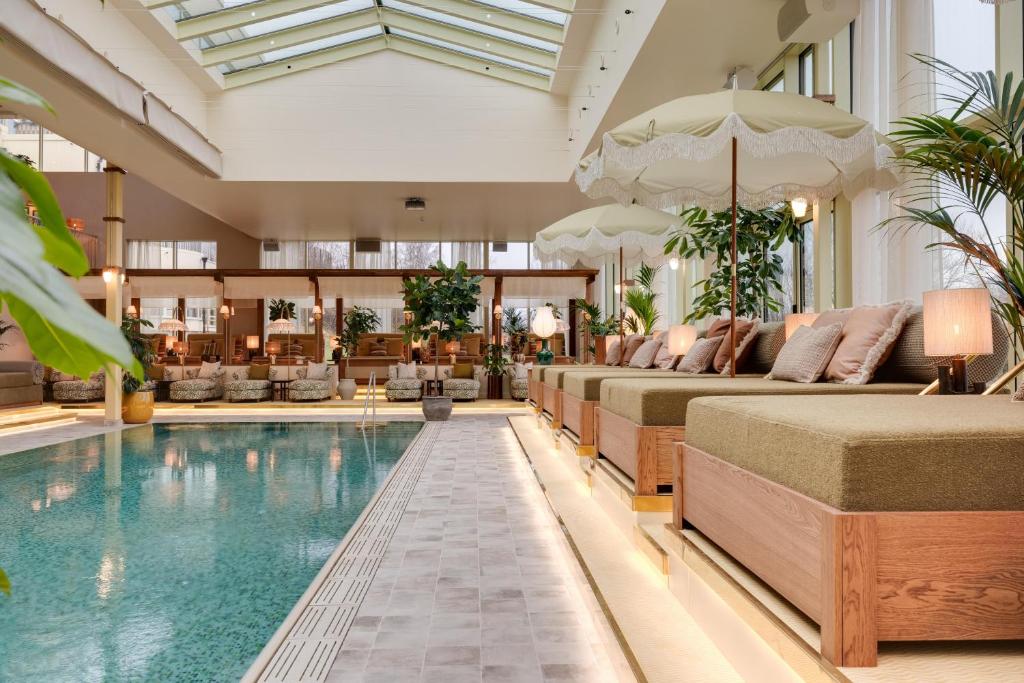 Country Club Gallery