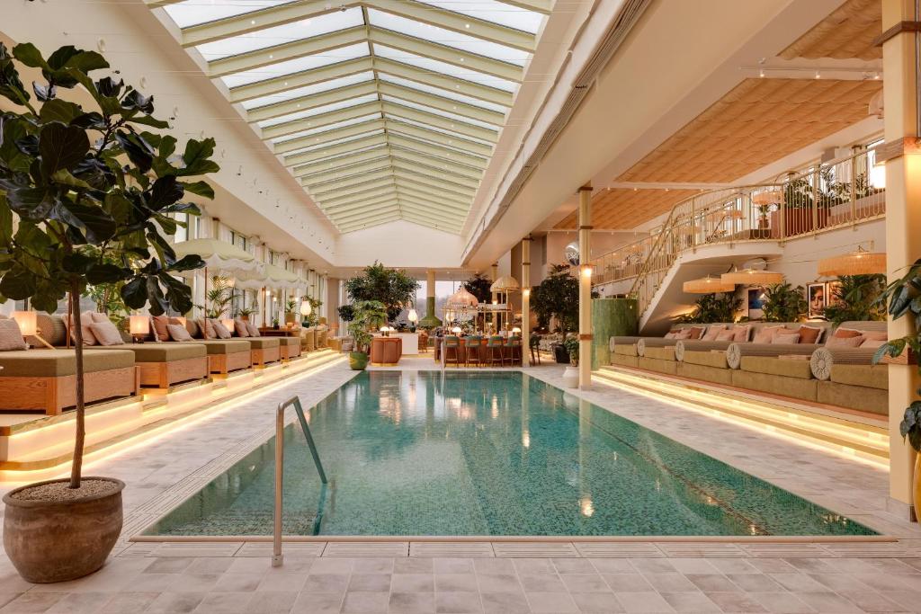 Country Club Gallery