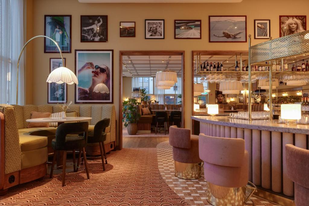 Country Club Gallery