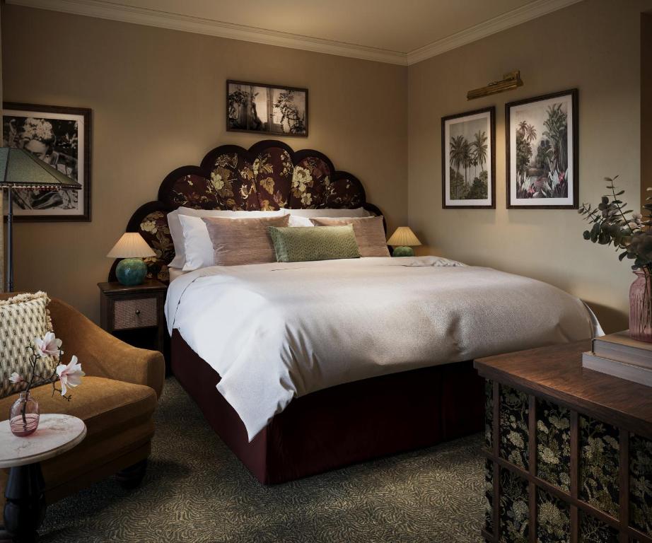 Rooftop Pool Complex